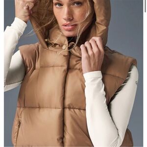 ALO Yoga Beige Puffer Jacket